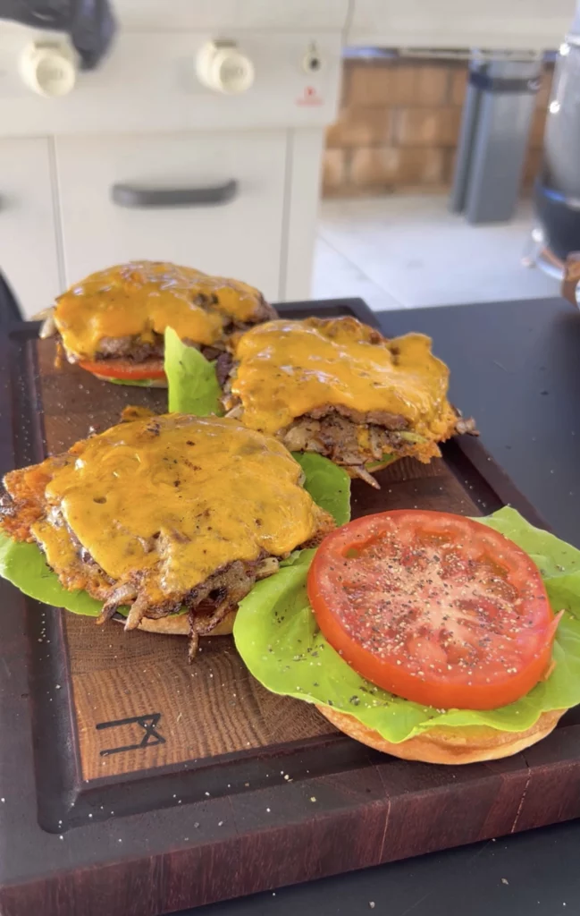 smash burgers with lettuce and tomato