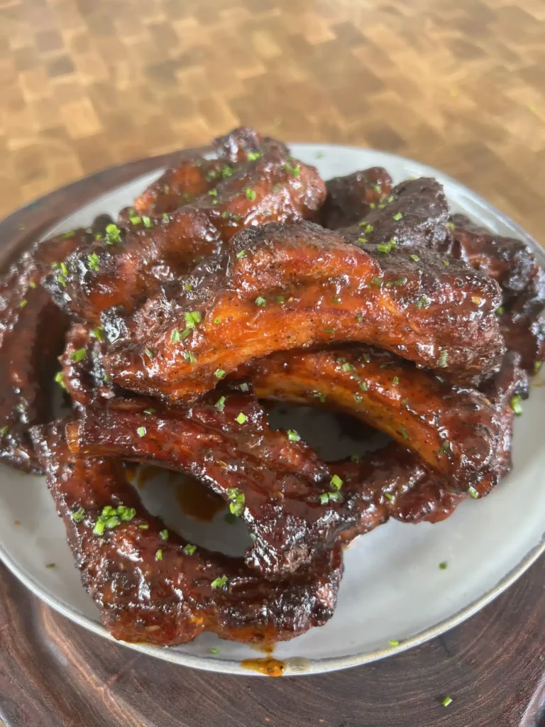 ROTISSERIE RIBS ON A PLATE