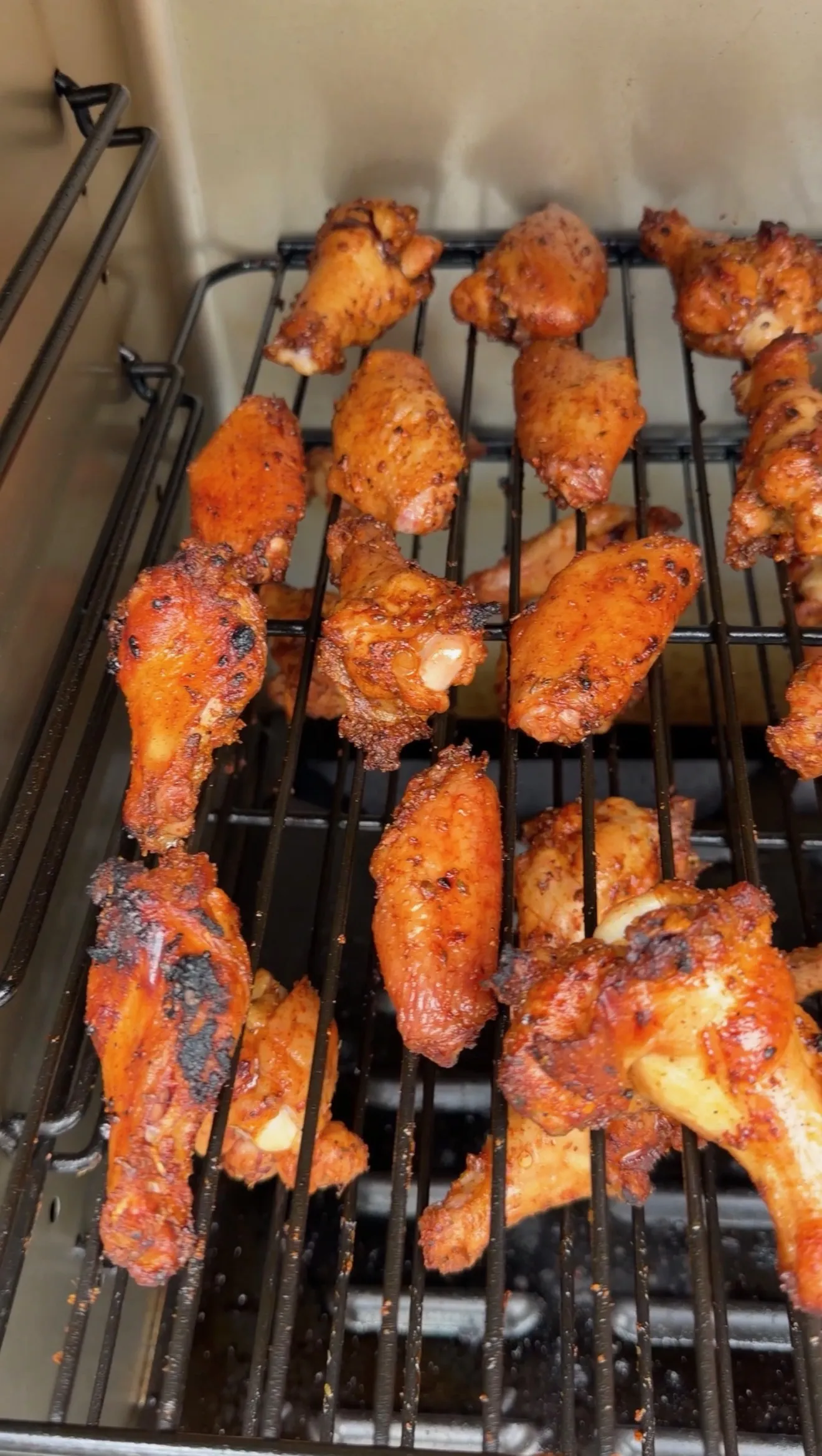Fast smoked chicken wings on grill rack
