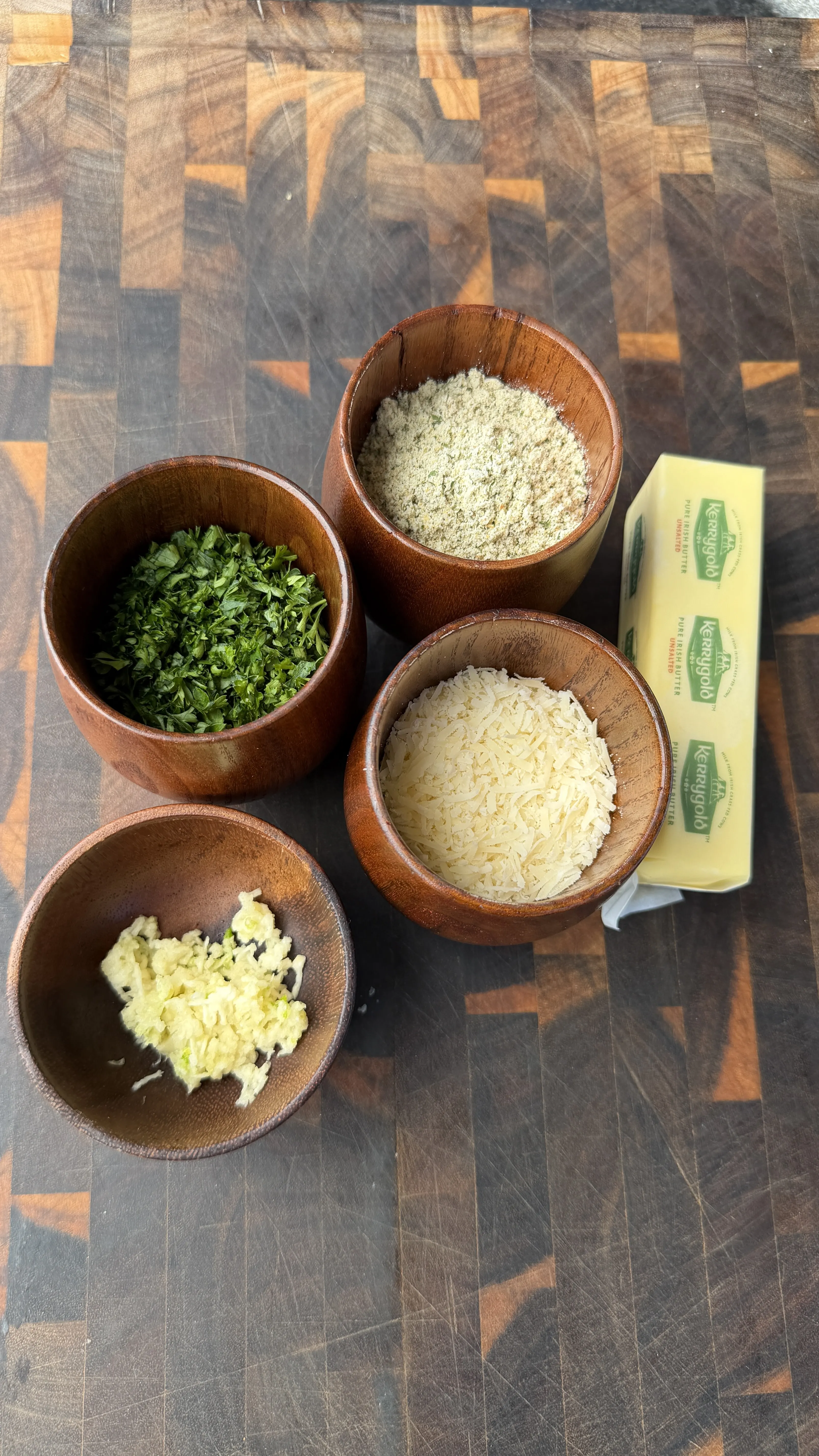 Buffalo chicken flatbread ingredients in wooden bowls